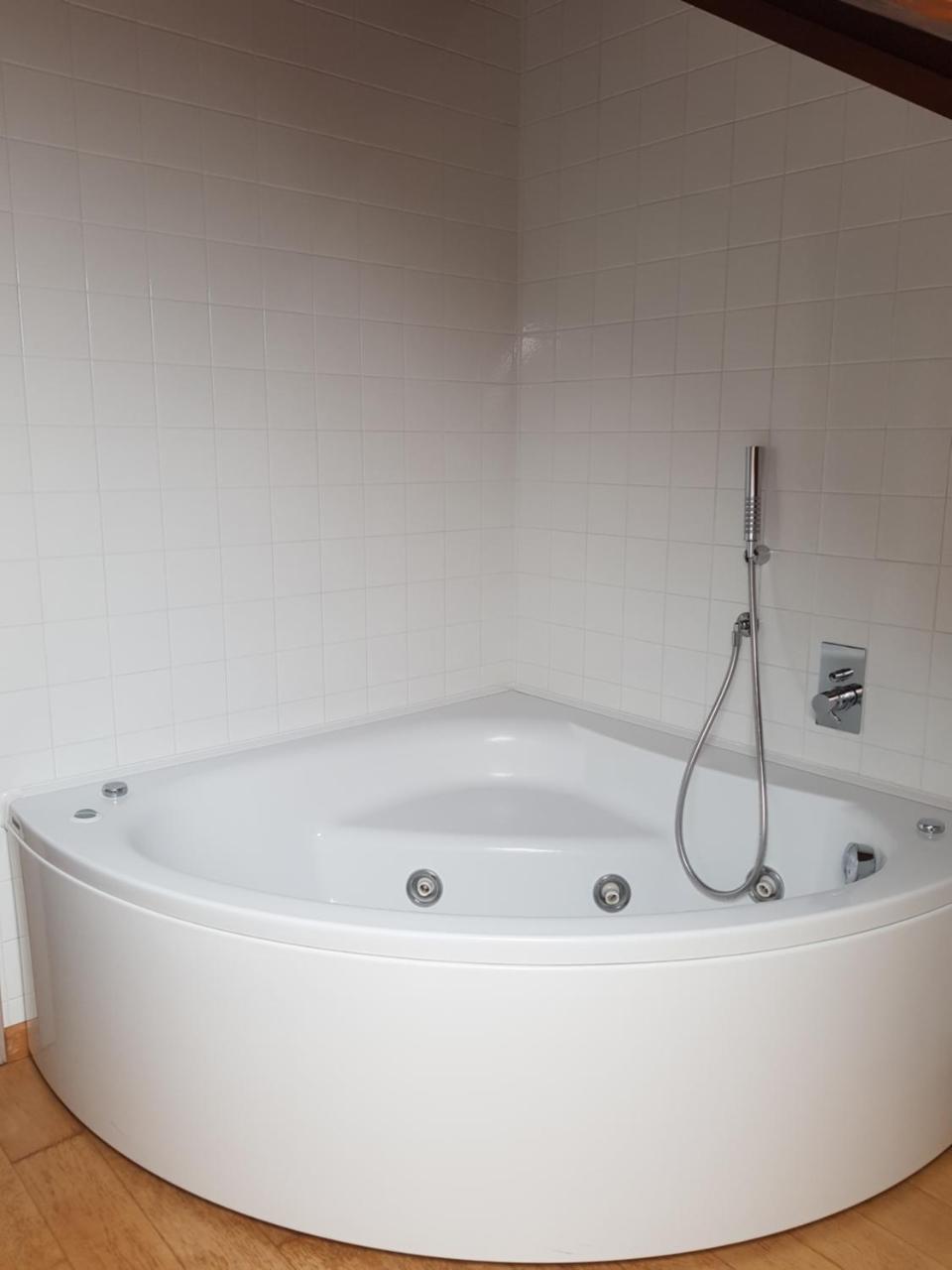 La Morona Bed & Breakfast Rocchetta Tanaro Luaran gambar